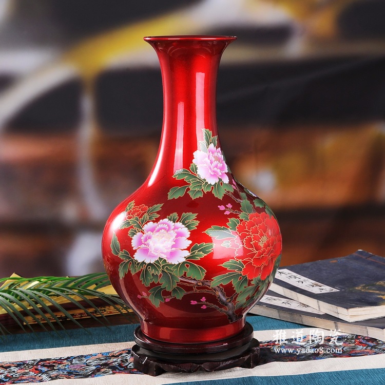 红色水晶釉花开富贵陶瓷赏瓶