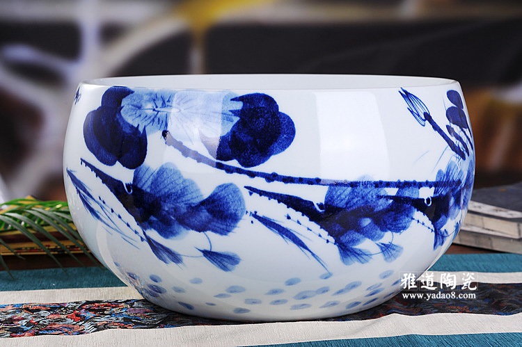 景德镇陶瓷鱼缸家居装饰品和为贵图