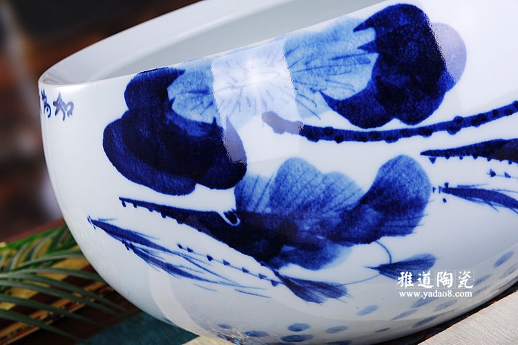 景德镇陶瓷鱼缸家居装饰品和为贵图