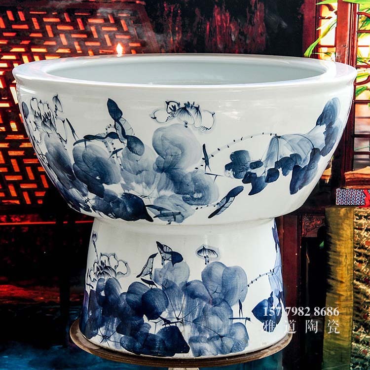 景德镇手绘陶瓷大鱼缸和为贵