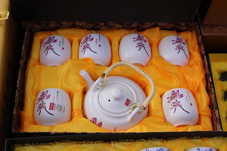 景德镇陶瓷荷花提梁壶实用茶具套装