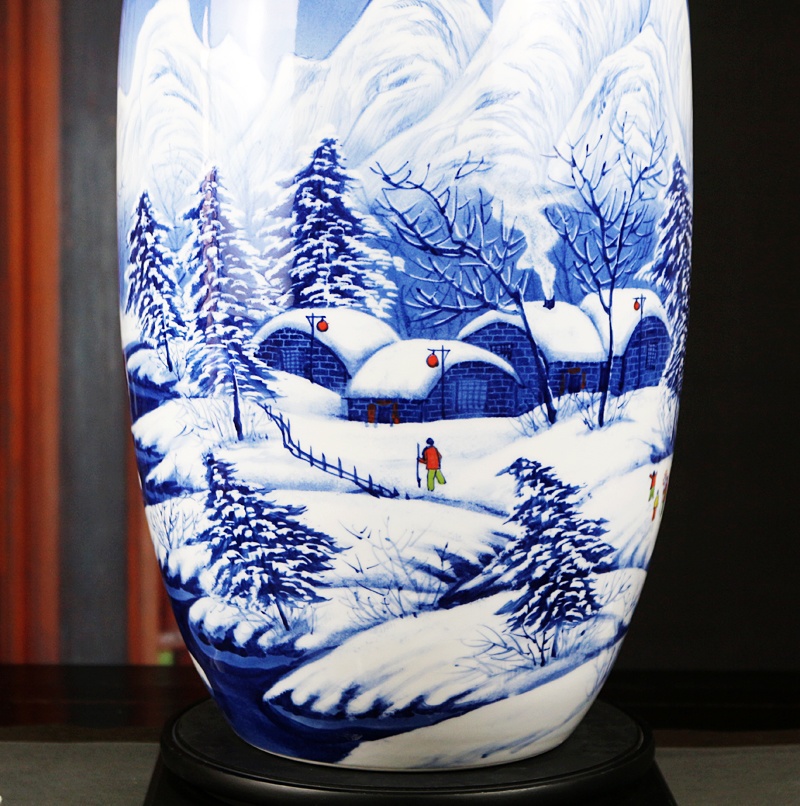 景德镇名家手绘雪景艺术品花瓶(图2)