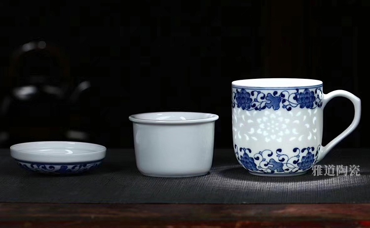 景德镇女士茶水分离镂空陶瓷茶杯(图2)