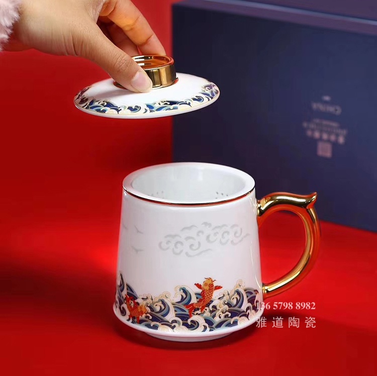 高档描金带盖过滤陶瓷茶杯礼品（鱼跃龙门）