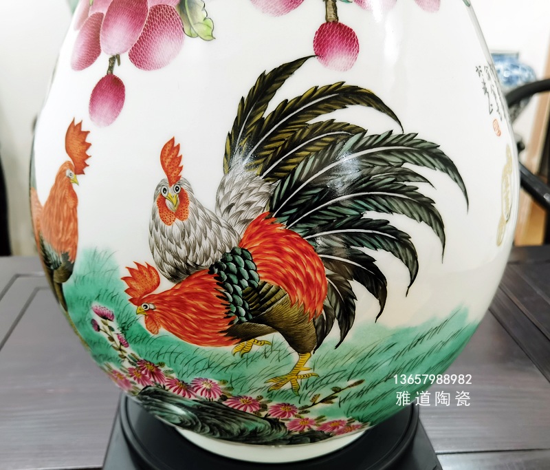 俞金喜手绘粉彩陶瓷花瓶（大吉大利）