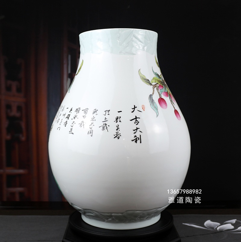 俞金喜手绘粉彩陶瓷花瓶（大吉大利）
